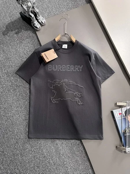 Burberry T-Shirts Short-sleeve logo graphic T-shirt product detail image 12