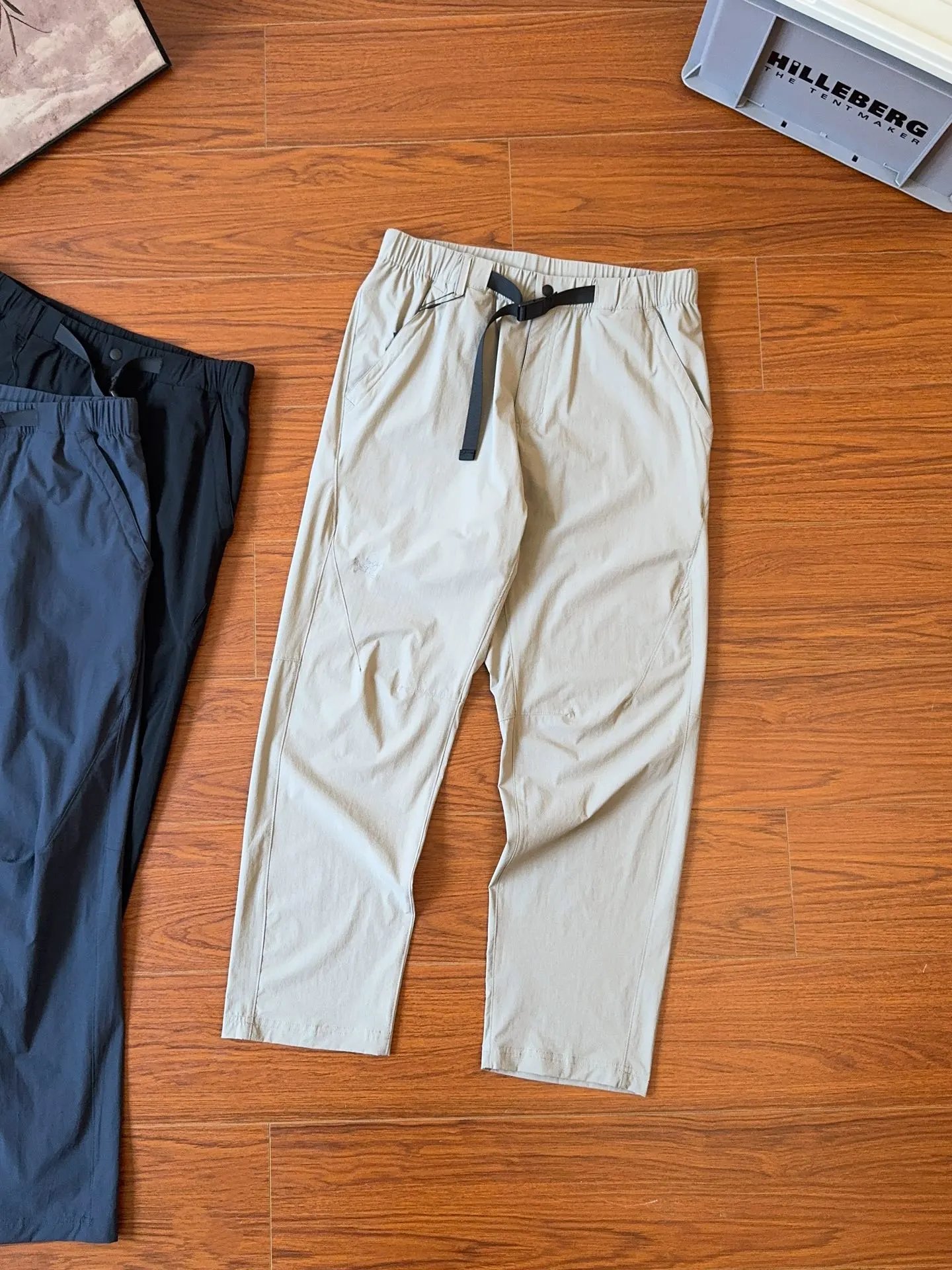 Design HAZZYS Chino Pants Beige Pants - 14