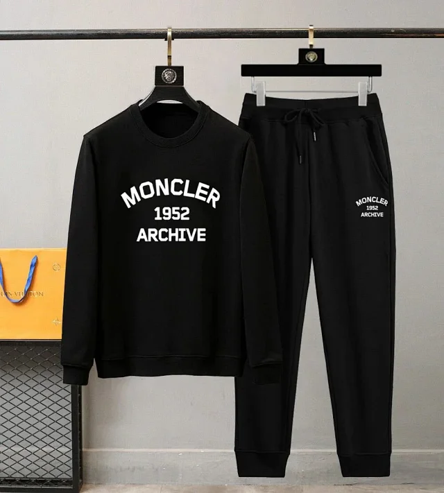 Louis Vuitton Matching Sets Graphic Crewneck Sweatshirt and Joggers Set product detail image 14