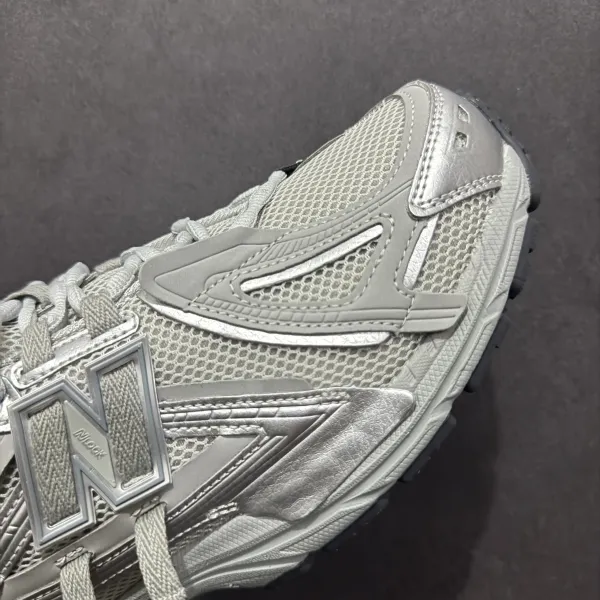 New Balance 1906A Silver Metallic Running Shoes - 32