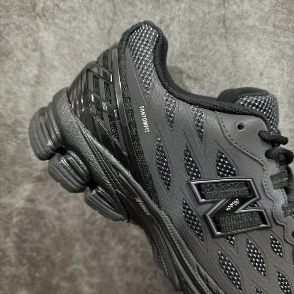 New Balance 1906A Silver Metallic Running Shoes - 42