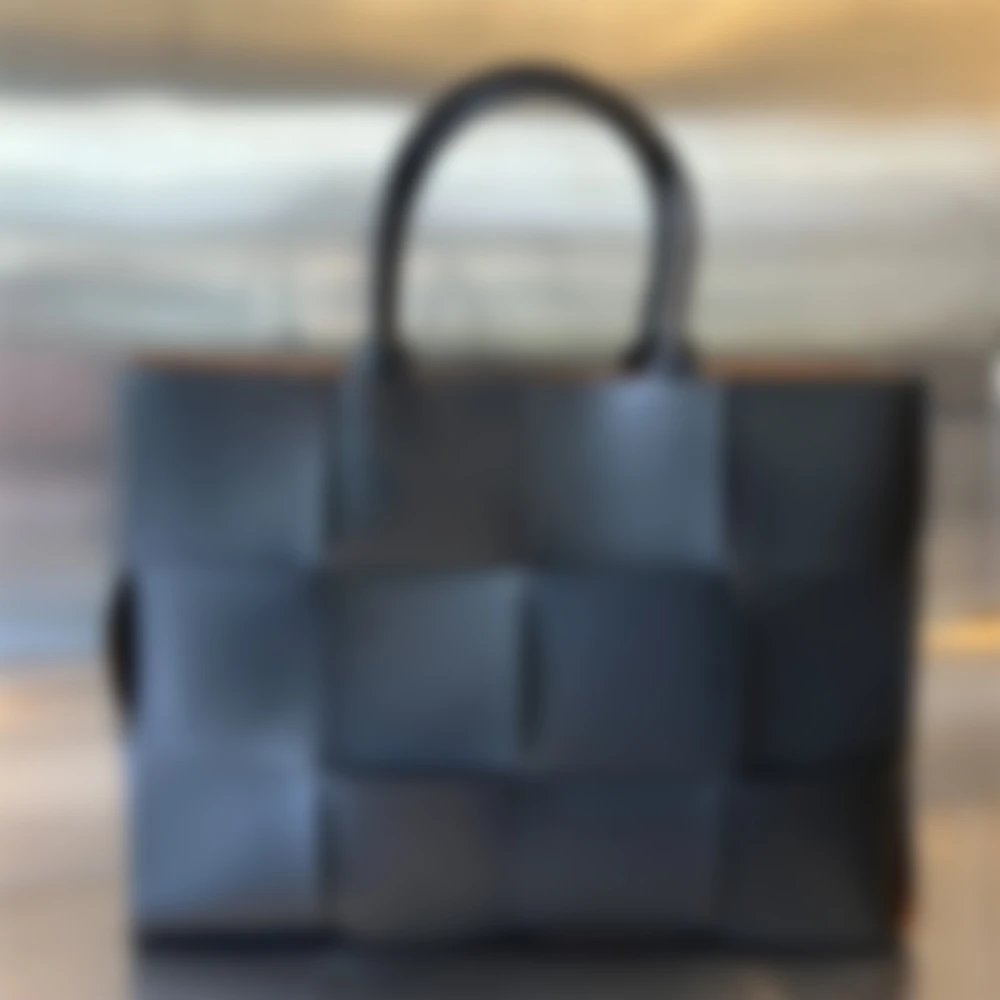 V1360
