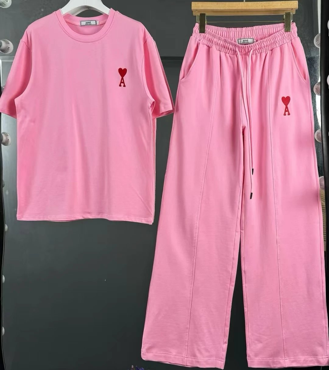 AMI Paris Heart Logo Pink T-Shirt and Sweatpants Set