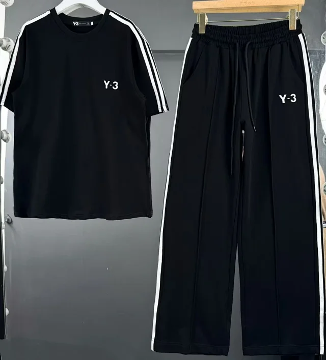 Balenciaga Mixed branded short-sleeve T-shirt and track-pants sets product detail image 13