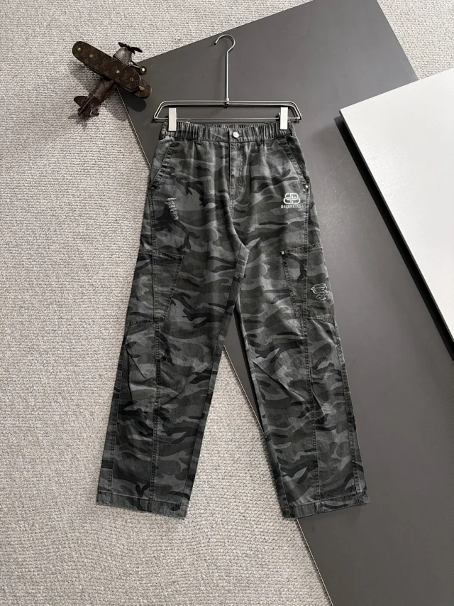 Arc'teryx Trousers Loose-fit cargo with elastic drawstring waist product detail image 9