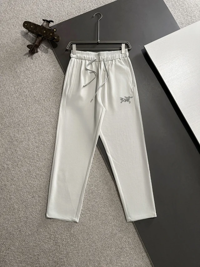 Arc'teryx Trousers Loose-fit cargo with elastic drawstring waist product detail image 11