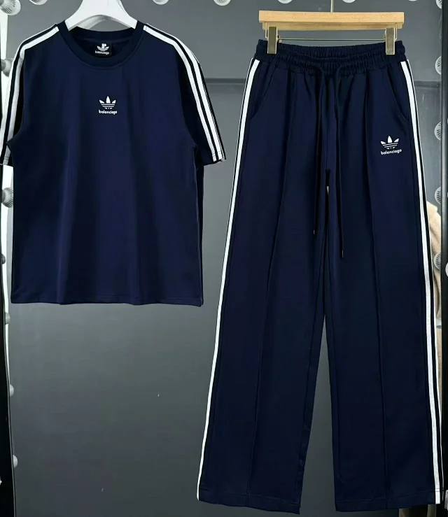 Balenciaga Mixed branded short-sleeve T-shirt and track-pants sets product detail image 15