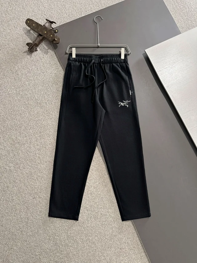 Arc'teryx Trousers Loose-fit cargo with elastic drawstring waist product detail image 10