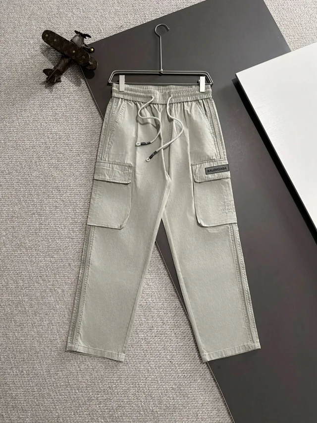 Arc'teryx Trousers Loose-fit cargo with elastic drawstring waist product detail image 5