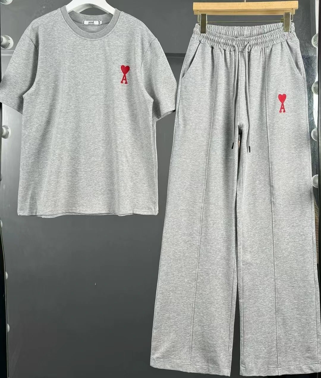 AMI Paris Heart Logo Gray T-Shirt and Sweatpants Set