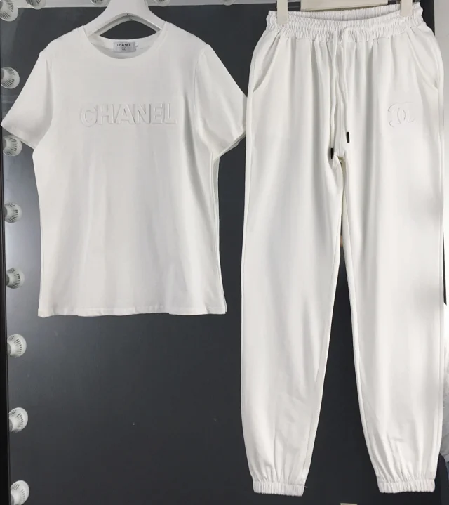 Balenciaga Mixed branded short-sleeve T-shirt and track-pants sets product detail image 4