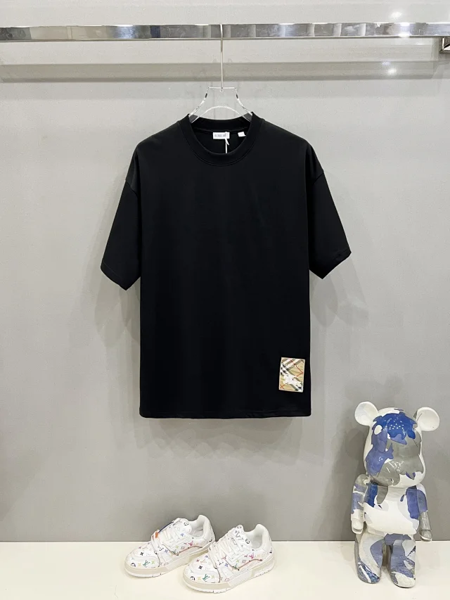 Burberry T-Shirts Short-Sleeve Logo and Graphic T-Shirt product detail image 10
