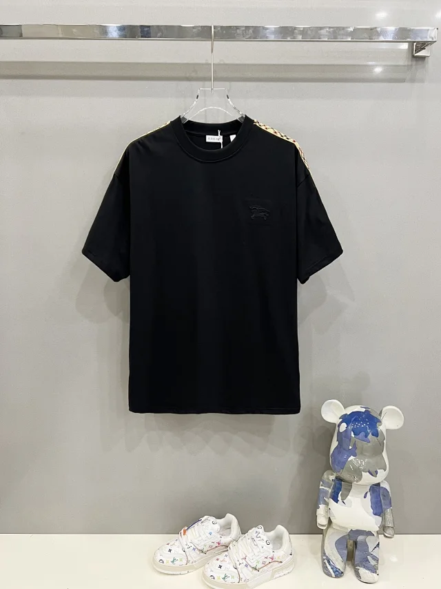 Burberry T-Shirts Short-Sleeve Logo and Graphic T-Shirt product detail image 11