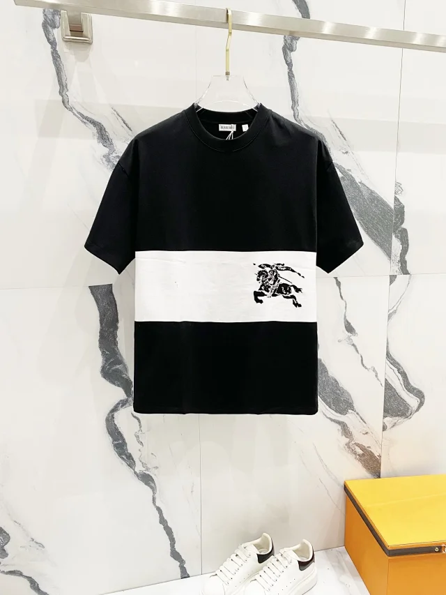 Burberry T-Shirts Short-Sleeve Logo and Graphic T-Shirt product detail image 12