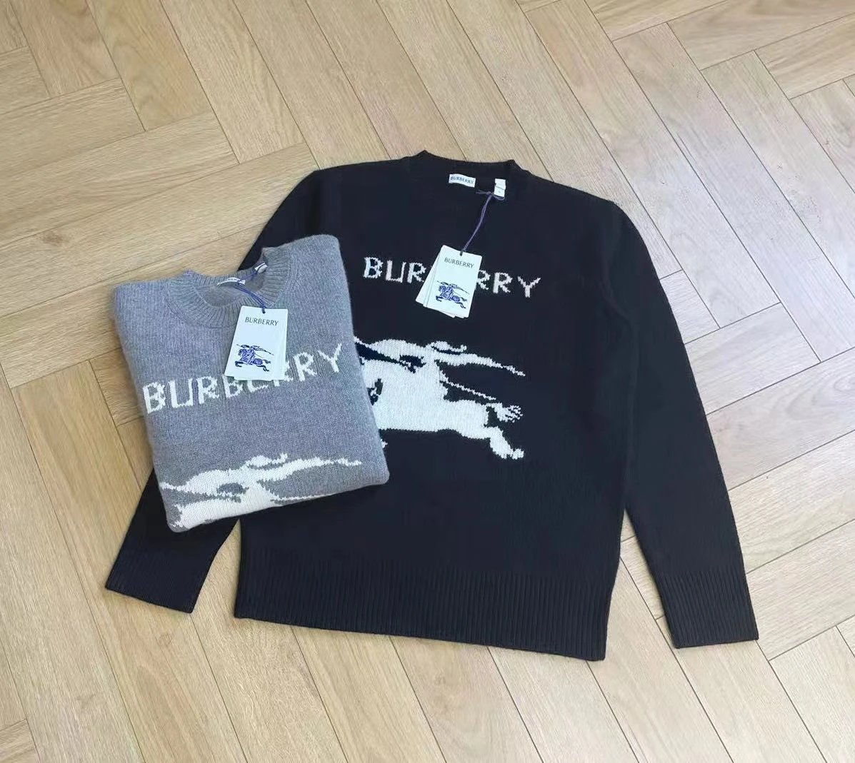 Burberry FW24 Equestrian Knight Pattern Round Neck Wool Sweater for Men - Gray, Warm & Textured, Daily Business Casual