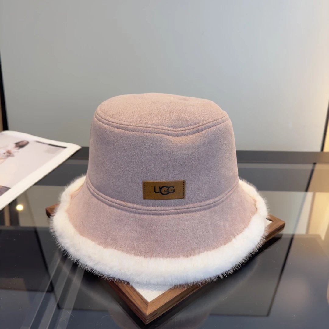 顶版 UGG 字母皮标logo 护耳舒适保暖时尚百搭鹿皮绒渔夫帽 25ss秋冬新品 男女同款 粉色