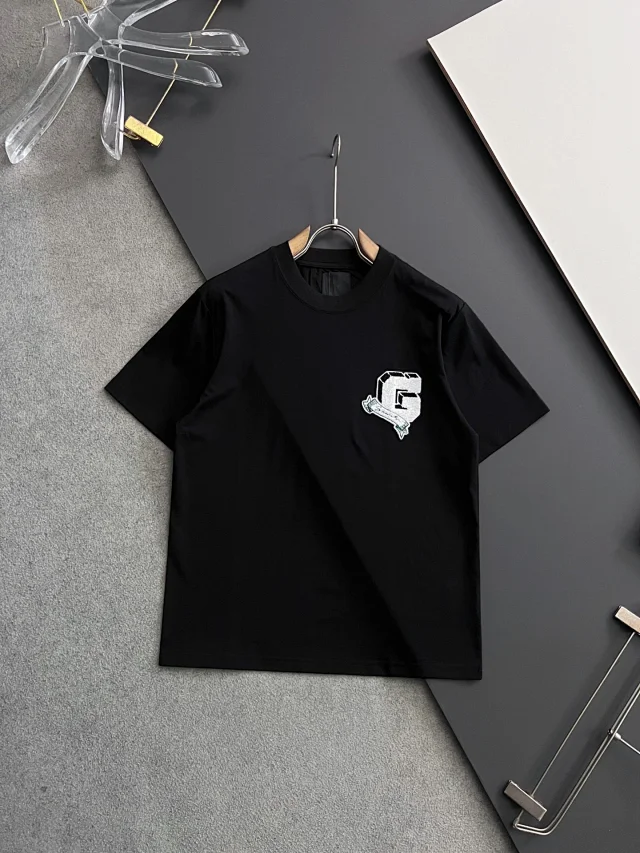 Givenchy T-Shirts Short-Sleeve Logo Graphic product detail image 11