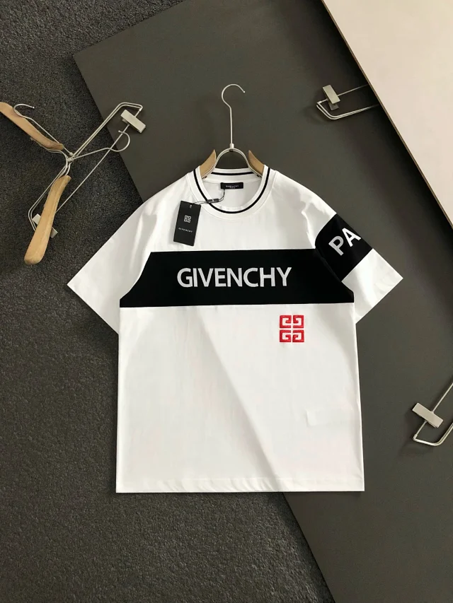 Givenchy T-Shirts Short-Sleeve Logo Graphic product detail image 15