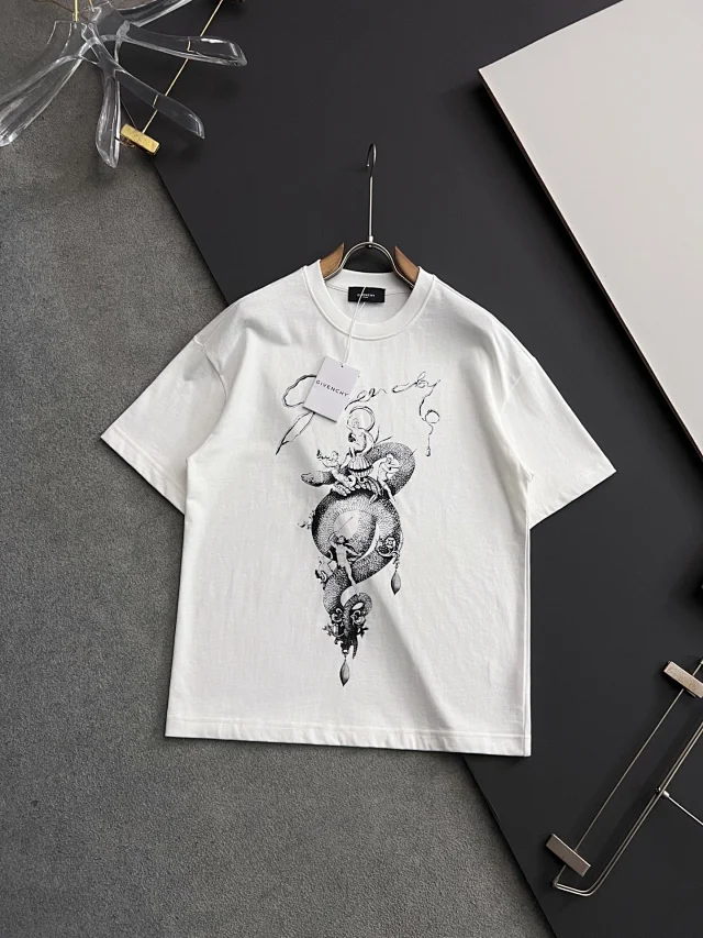 Givenchy T-Shirts Short-Sleeve Logo Graphic product detail image 5
