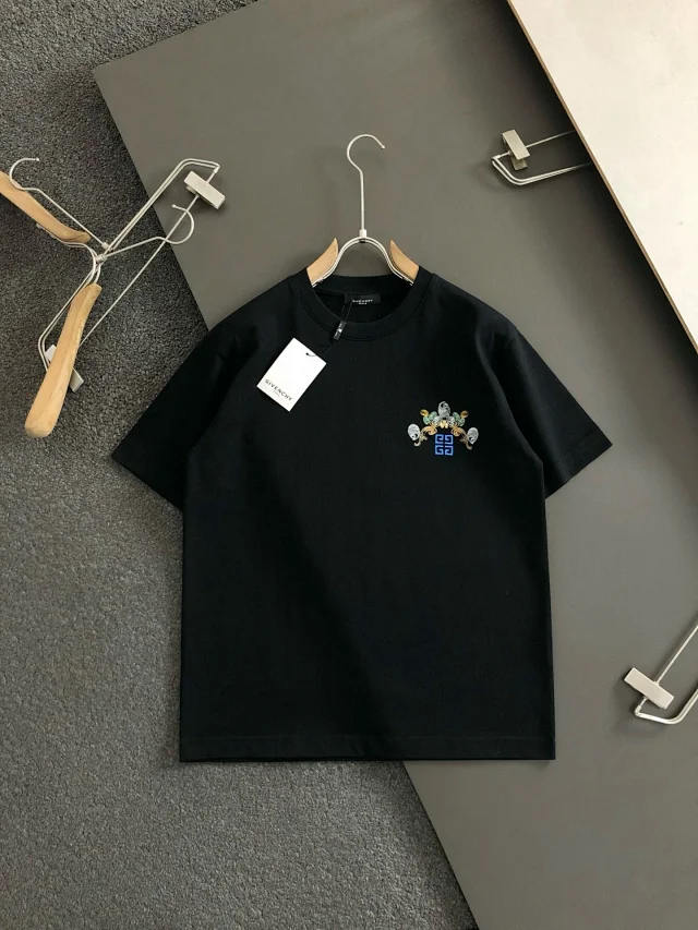 Givenchy T-Shirts Short-Sleeve Logo Graphic product detail image 14