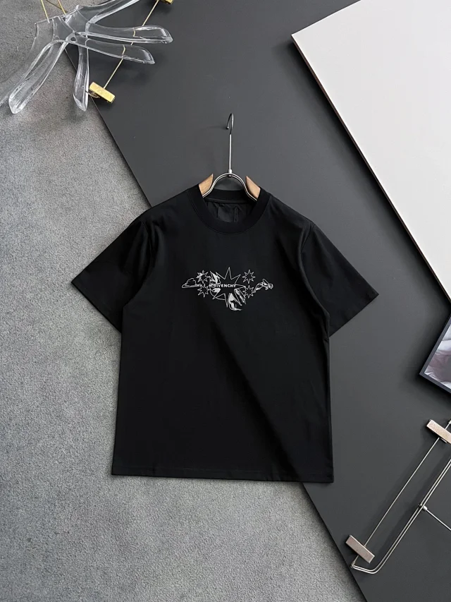 Givenchy T-Shirts Short-Sleeve Logo Graphic product detail image 8