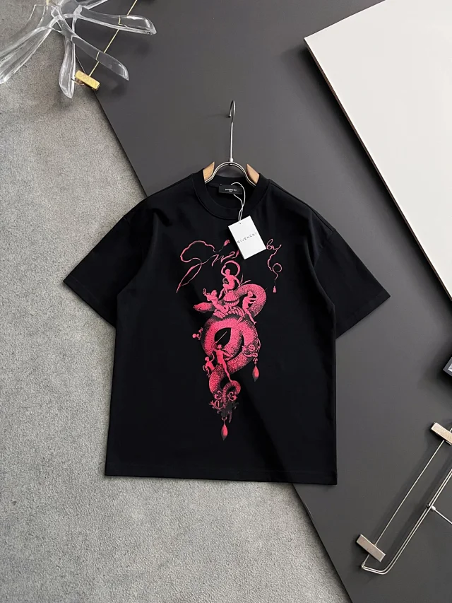 Givenchy T-Shirts Short-Sleeve Logo Graphic product detail image 4