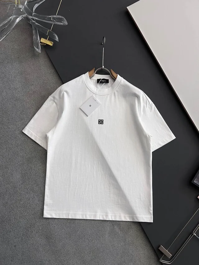 Givenchy T-Shirts Short-Sleeve Logo Graphic product detail image 7