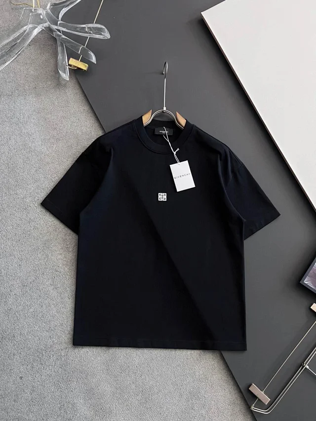 Givenchy T-Shirts Short-Sleeve Logo Graphic product detail image 6