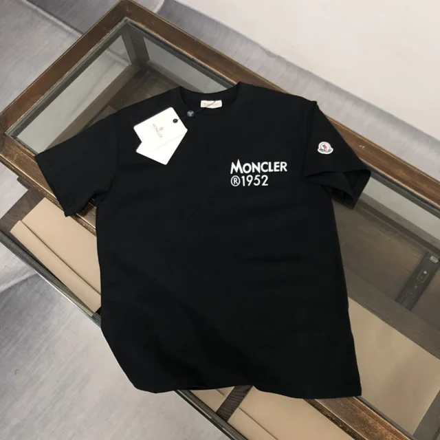 Moncler T-Shirts Short-Sleeve Logo Graphic product detail image 2