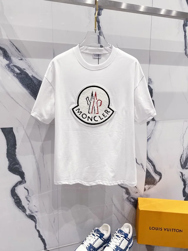 Moncler T-Shirts Short-Sleeve Logo Graphic product detail image 5