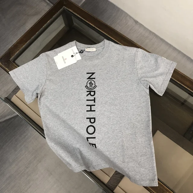 Moncler T-Shirts Short-Sleeve Logo Graphic product detail image 3