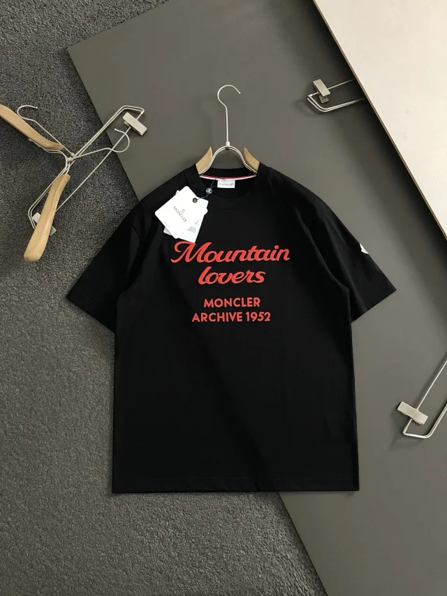 Moncler T-Shirts Short-Sleeve Logo T-Shirt product detail image 2