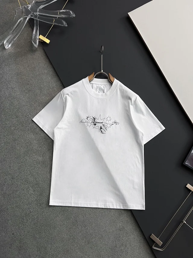 Givenchy T-Shirts Short-Sleeve Logo Graphic product detail image 10