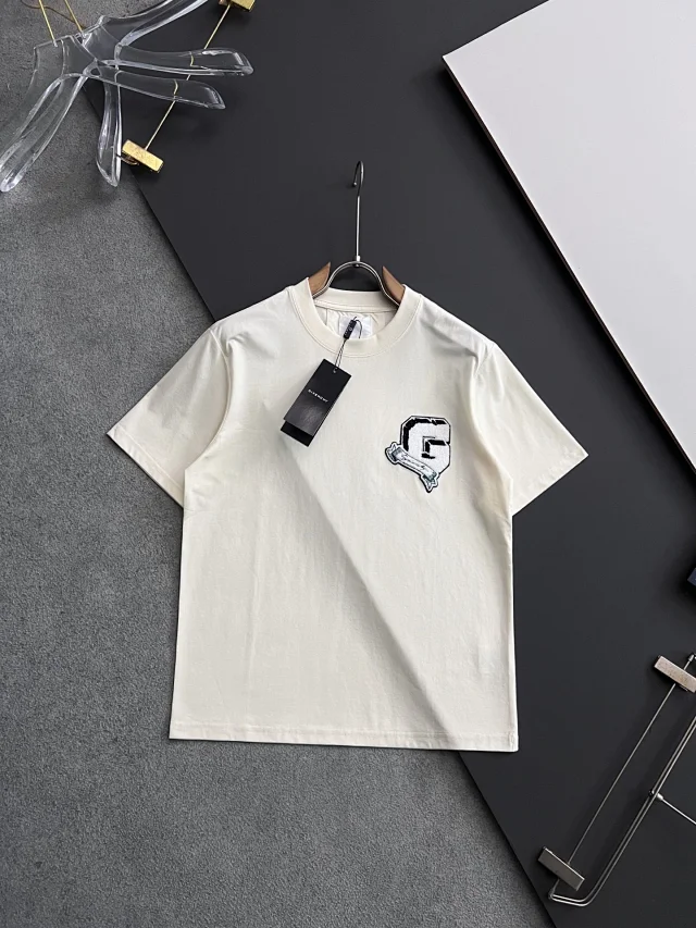 Givenchy T-Shirts Short-Sleeve Logo Graphic product detail image 12