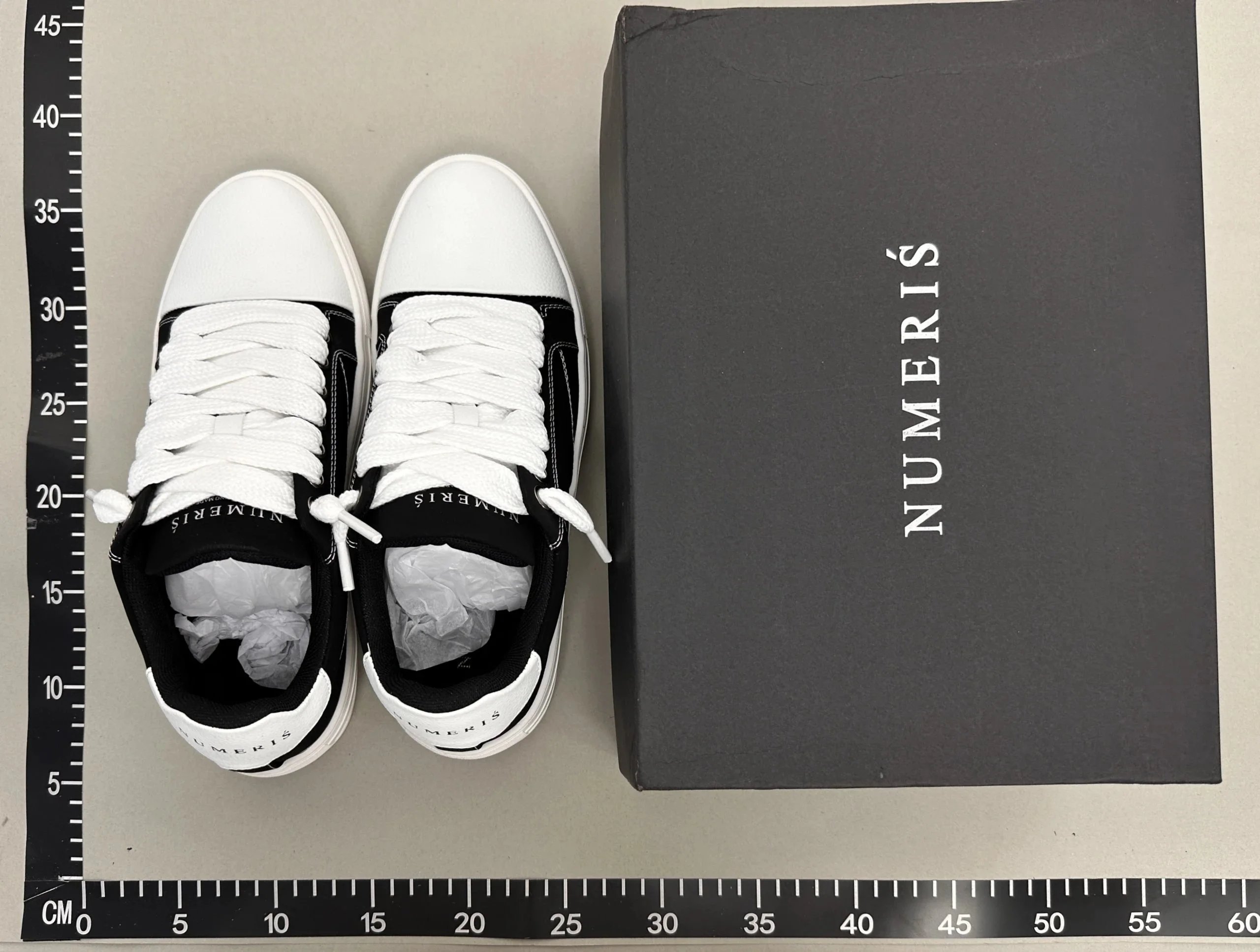 Design Denim-Style Sneakers with Pink Laces Black / White - 8