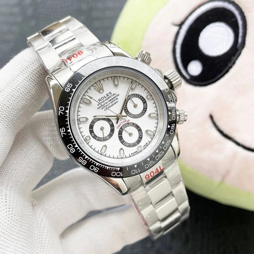 Silver case, white dial, steel band, black subdial