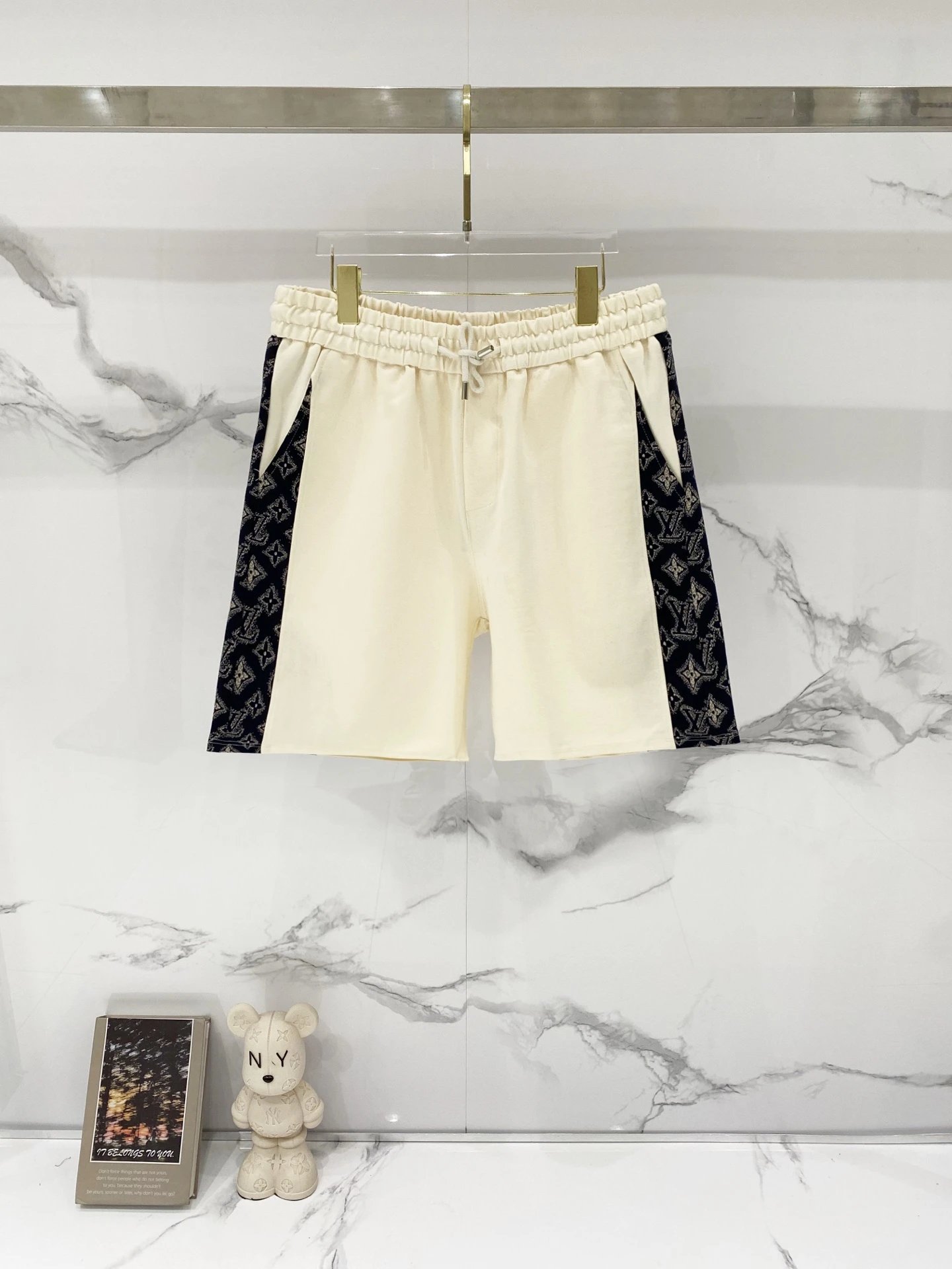 Lv Shorts