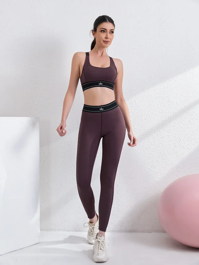Alo Matching Sets Sports bra and high-waisted leggings set with contrast piping product detail image 3