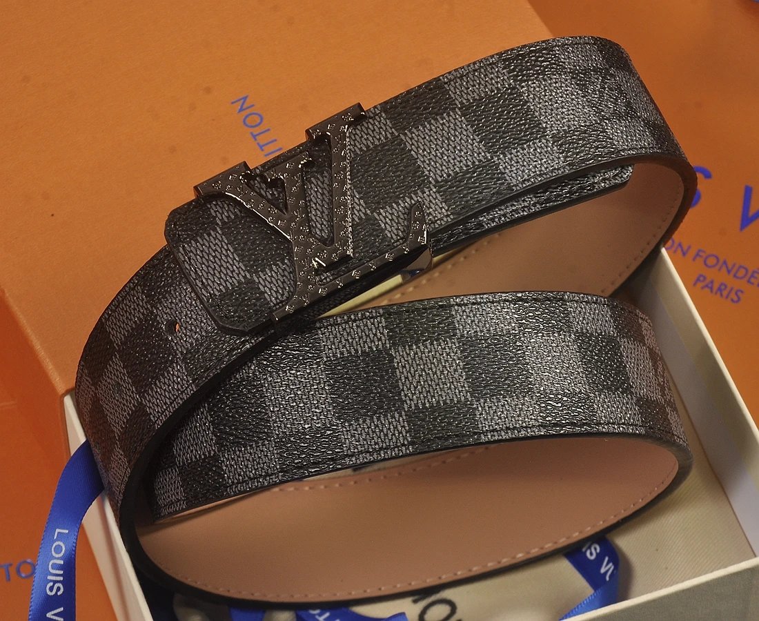 Louis Vuitton LV Initiales Leather Belt Black