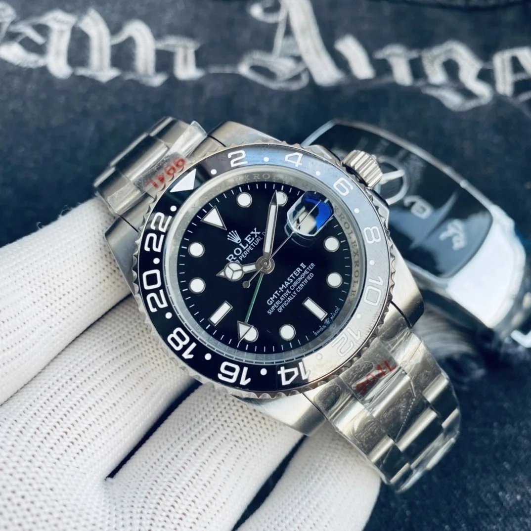 Silver Case Black Dial · 3-Link Steel Band (Black Bezel)