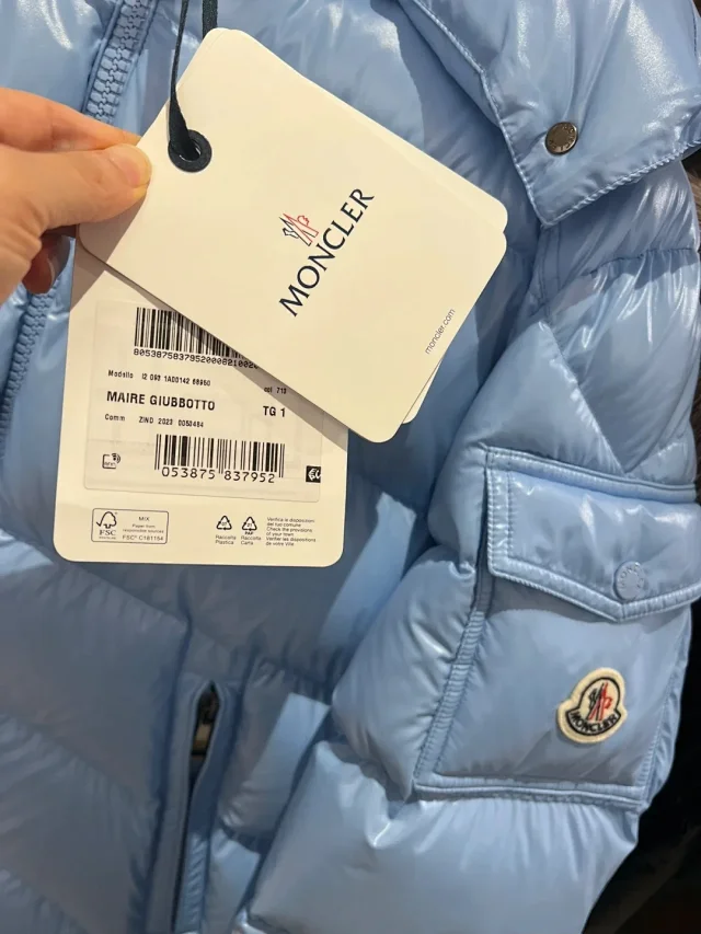 Moncler Down Jackets Hooded glossy quilted puffer jacket product detail image 8