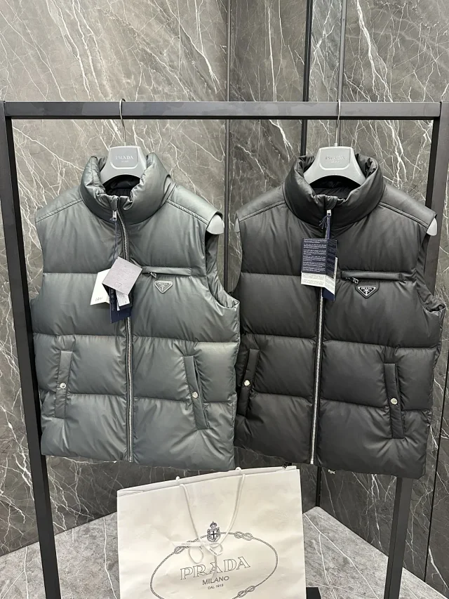 Prada Vests DX 129-10 Puffer Vest product detail image 2