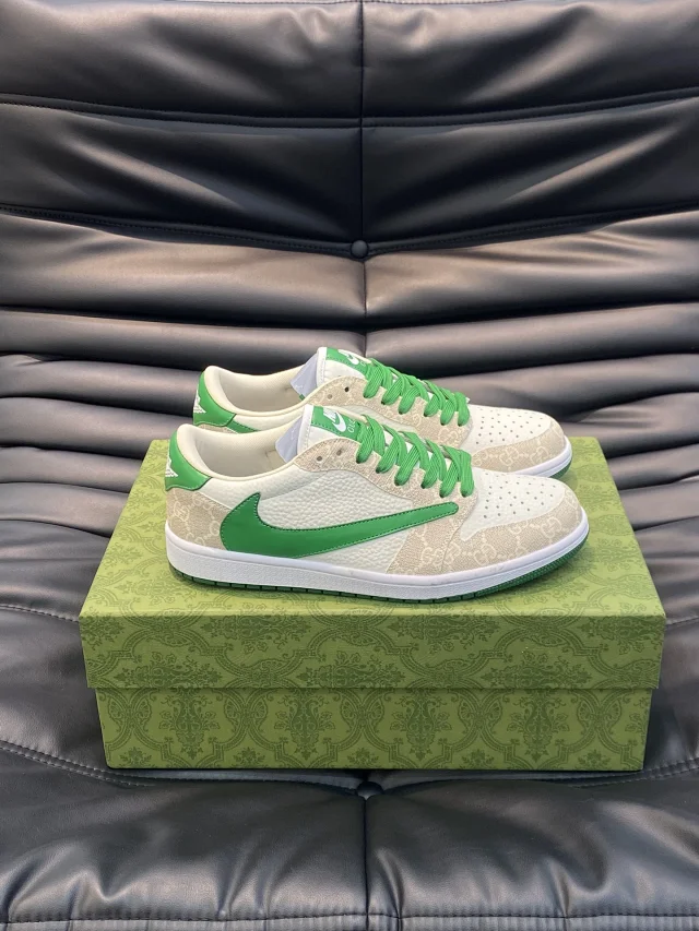 Gucci Sneakers Nike Swoosh and GG Monogram Design product detail image 3