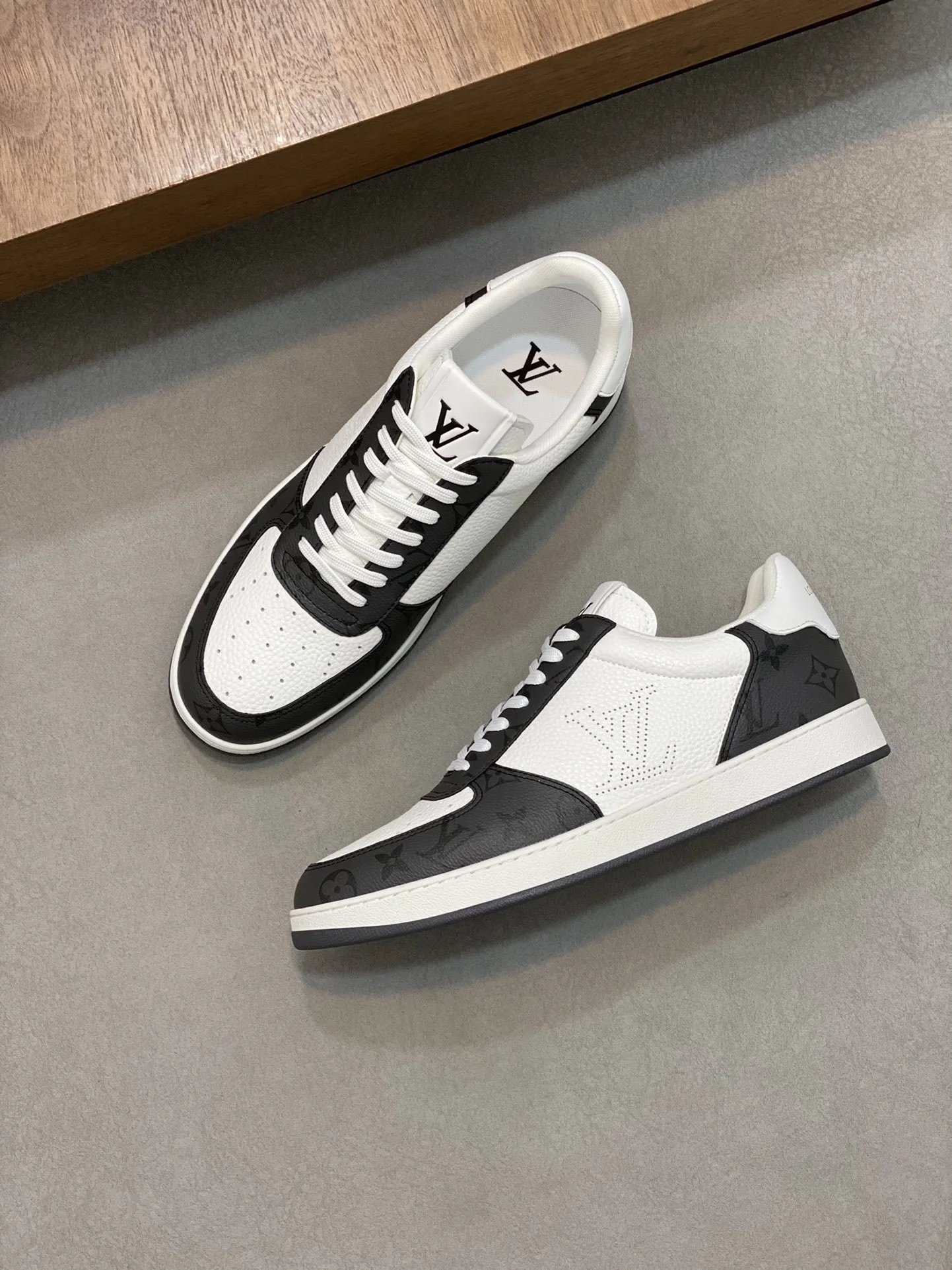 Louis Vuitton Rivoli Sneaker White Black Monogram
