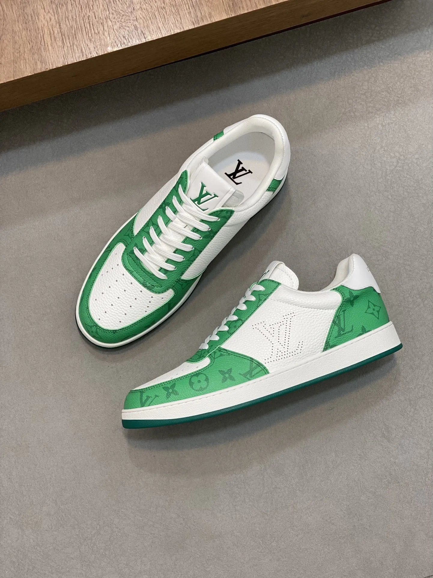Louis Vuitton Rivoli Sneaker White Green Monogram