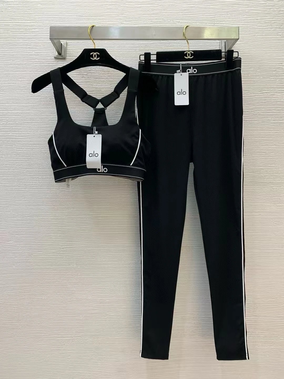 Alo Matching Sets Sports bra and high-waisted leggings set with contrast piping image 2