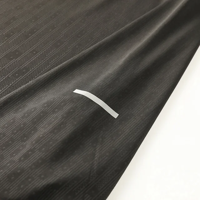 On Shirts Long-sleeve crew-neck performance shirt product detail image 7