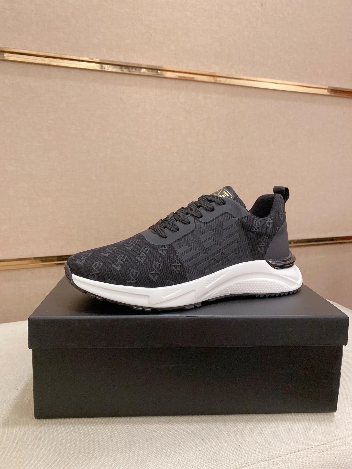 EA7 Emporio Armani Eagle Runner Black Gold