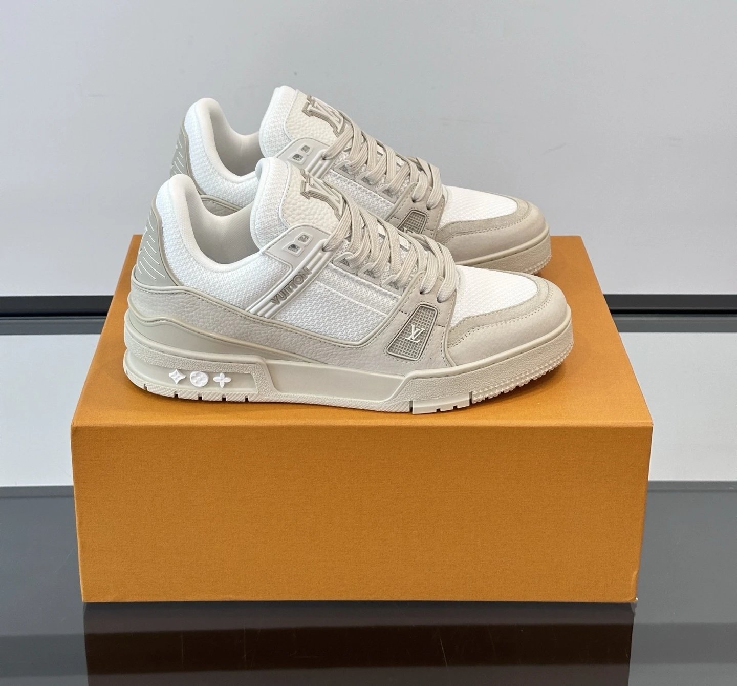 Louis Vuitton Sneaker White Beige