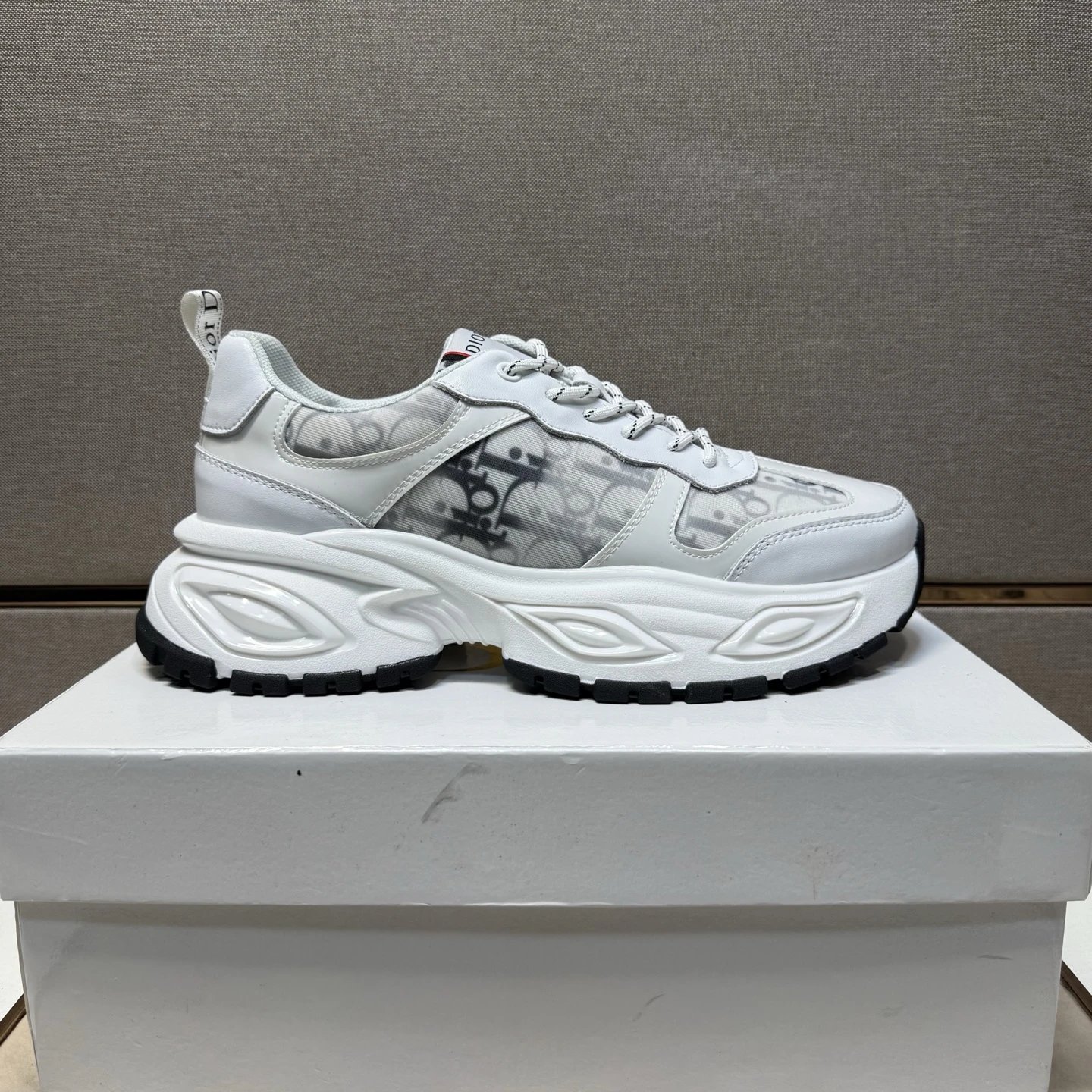 Dior B9S Vibe Chunky Sneaker White Grey